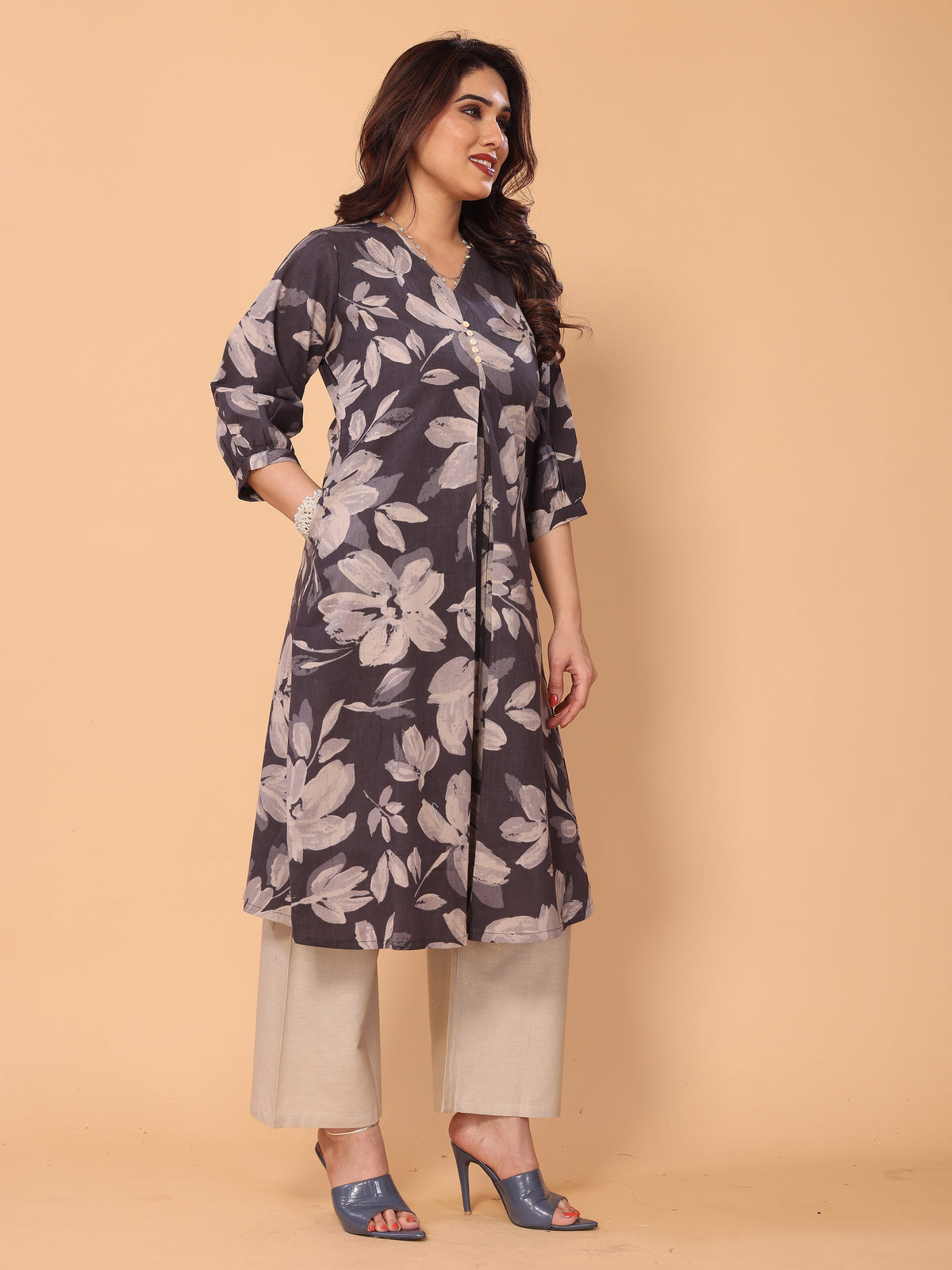 Modern Floral Print Kurta & Palazzo Set in Black/Grey