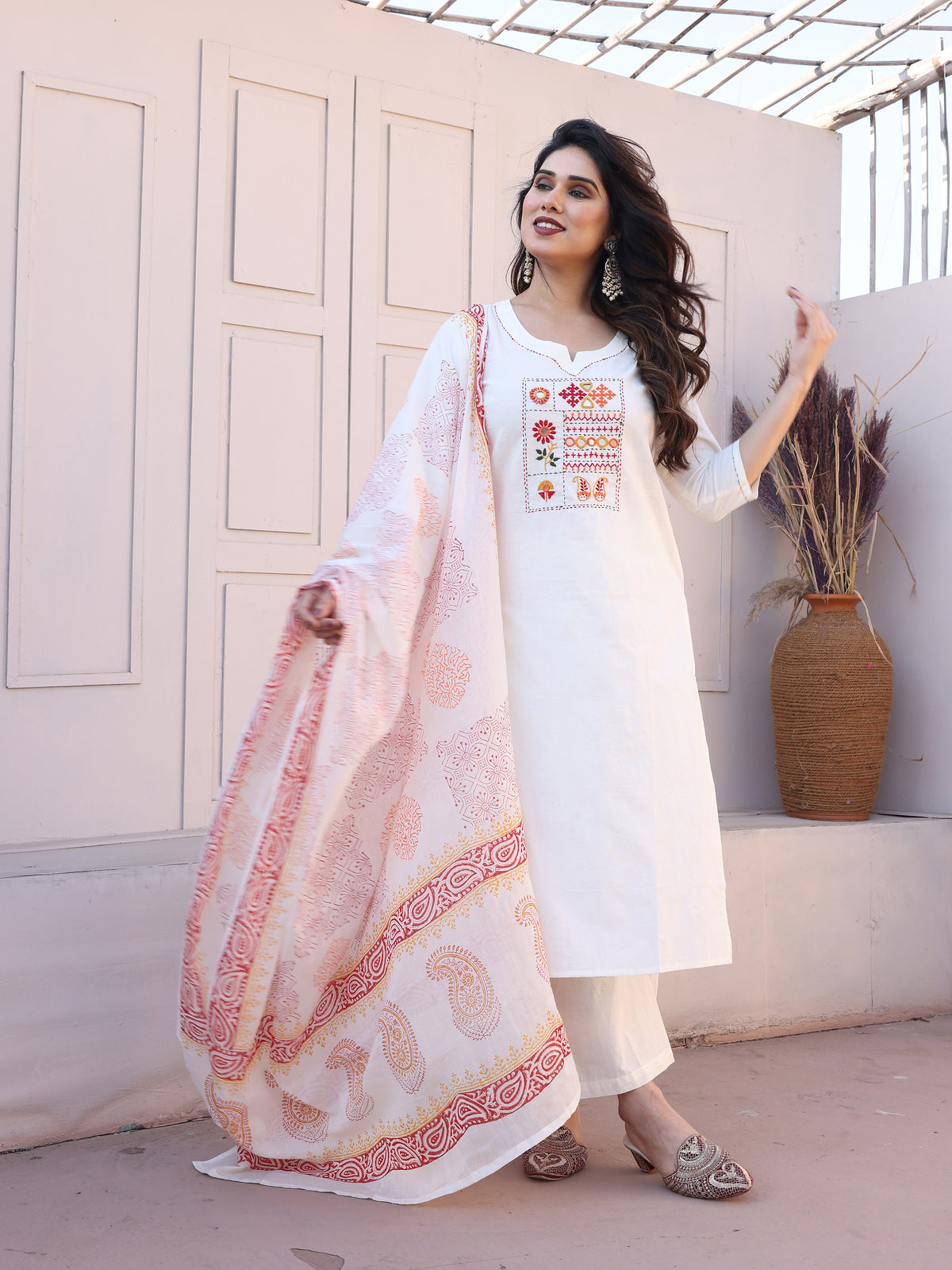 Embroidered White Kurta Set: A Touch of Tradition