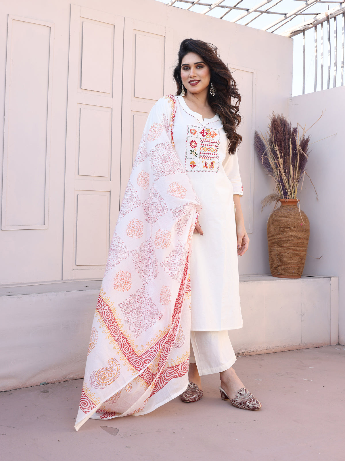 Embroidered White Kurta Set: A Touch of Tradition