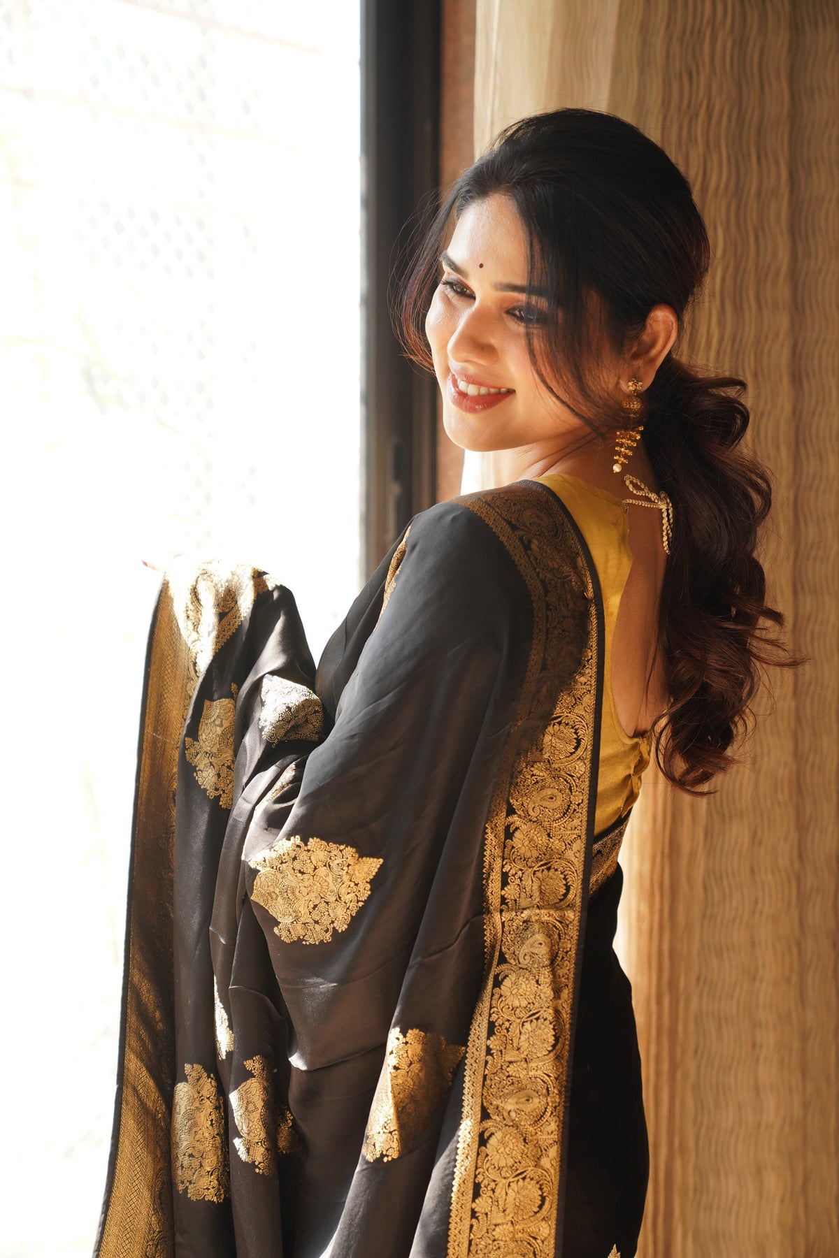 Rishika Premium Designer Saree – Elegant Contrast Border Collection