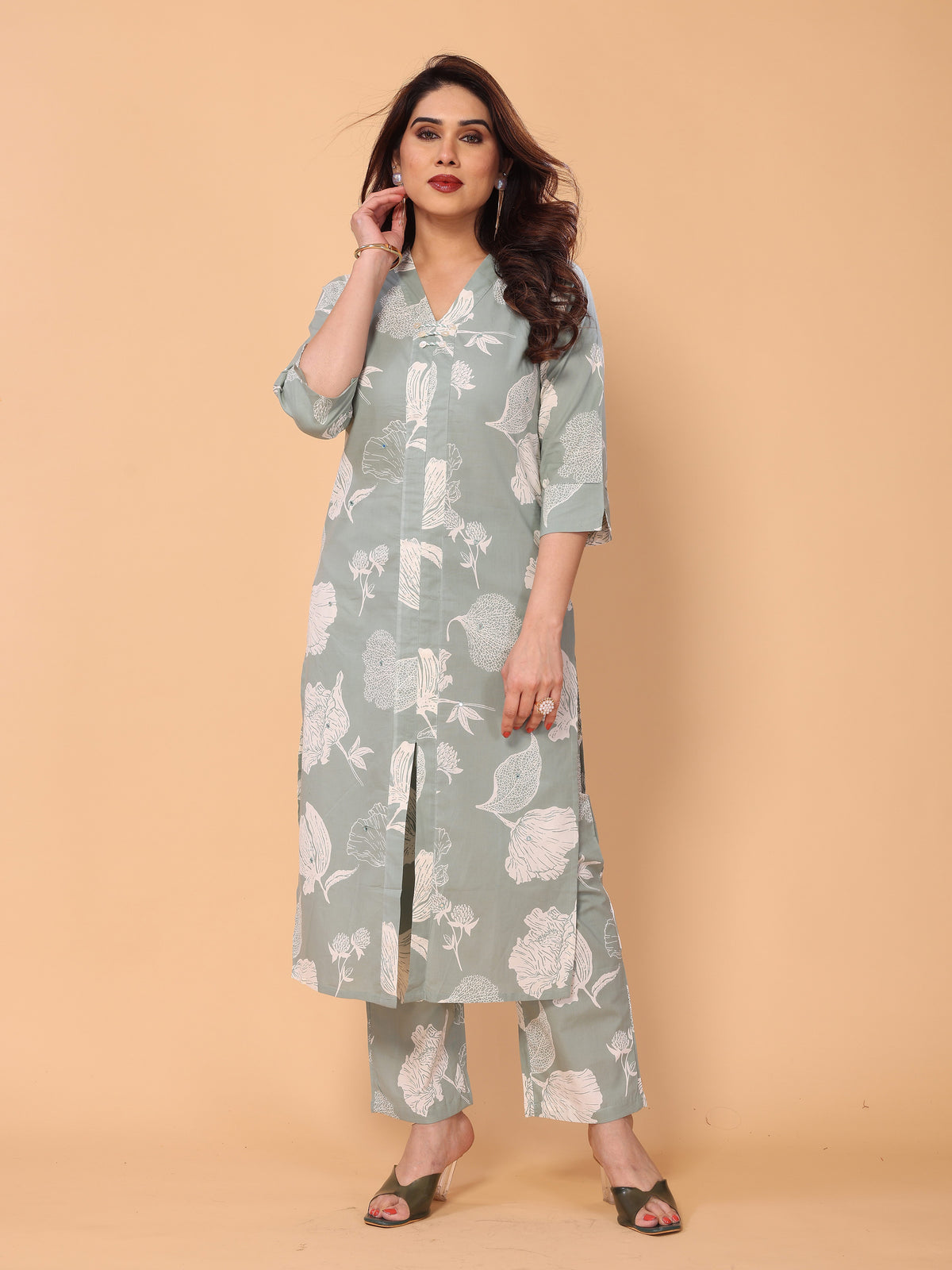 Graceful Light Floral Print Cotton Kurta Pant Set for Women