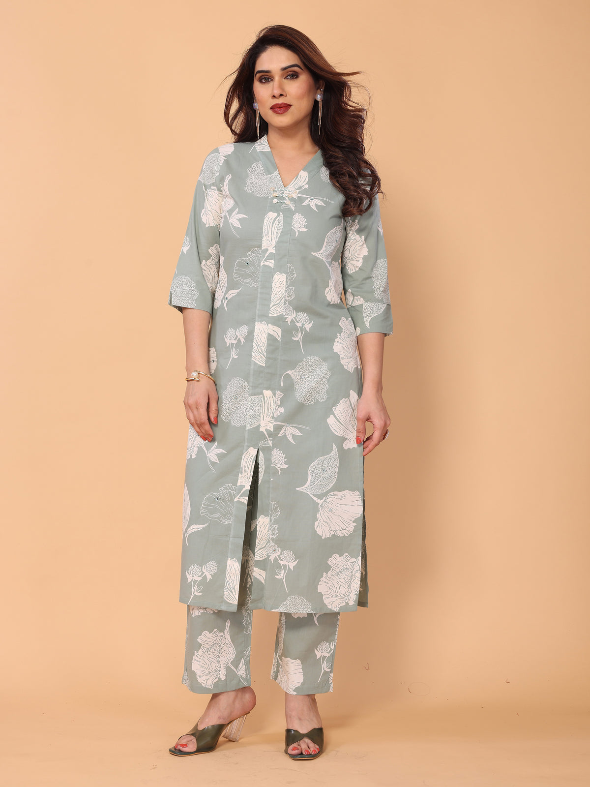 Graceful Light Floral Print Cotton Kurta Pant Set for Women