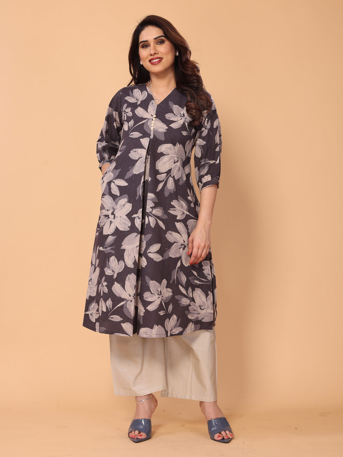 Modern Floral Print Kurta & Palazzo Set in Black/Grey