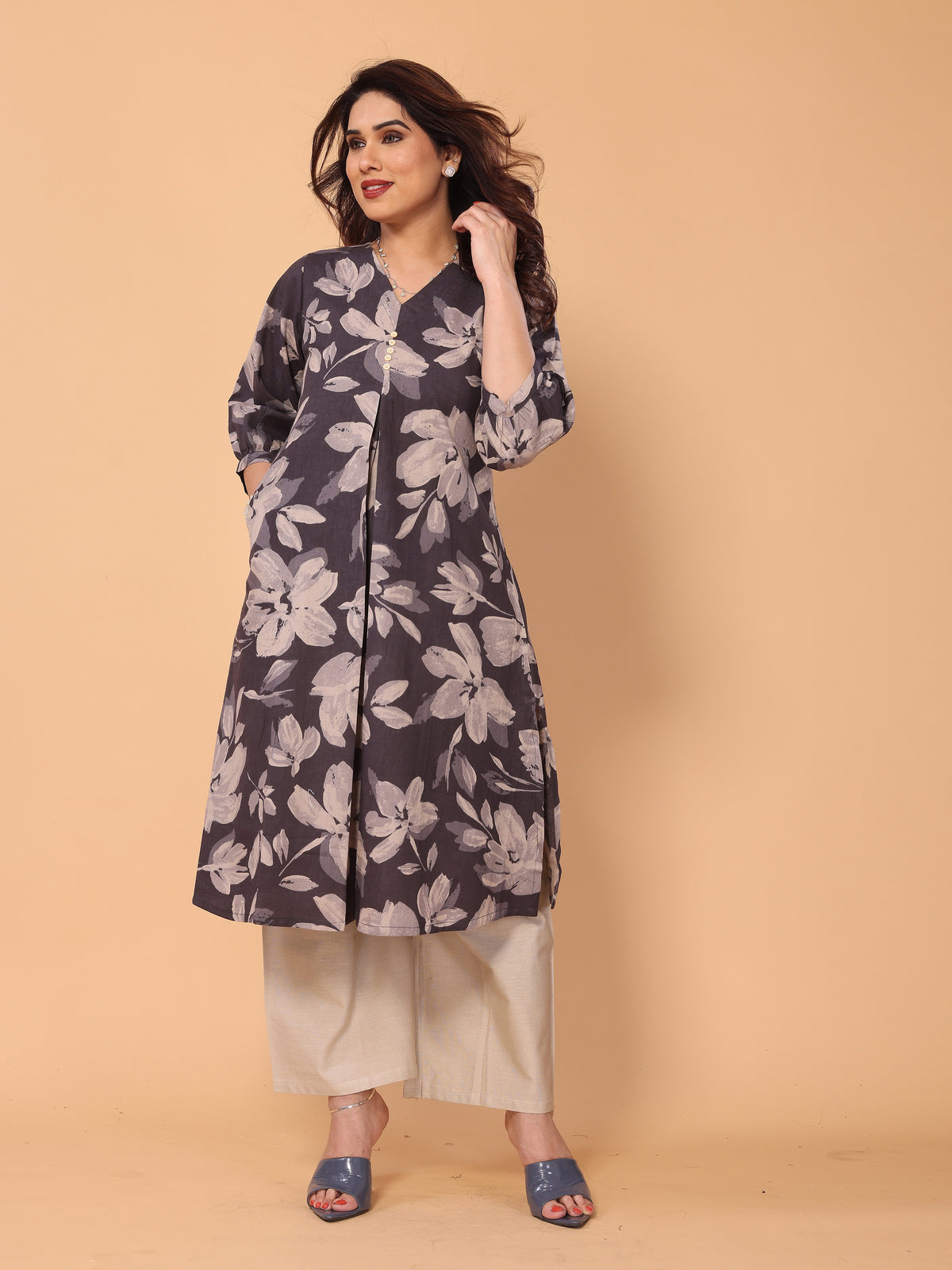 Modern Floral Print Kurta & Palazzo Set in Black/Grey